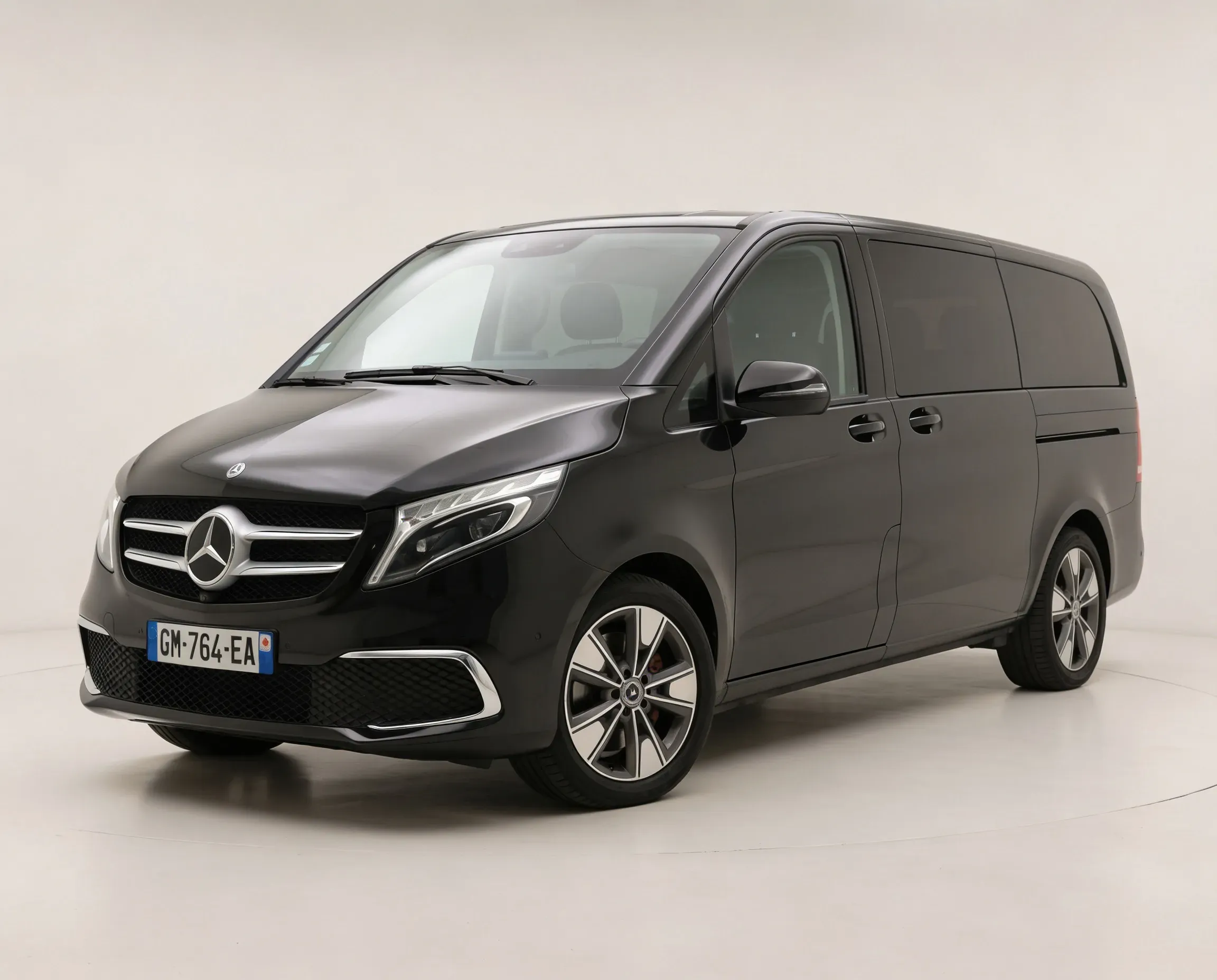 Mercedes-Benz V-Class transfer vehicle
